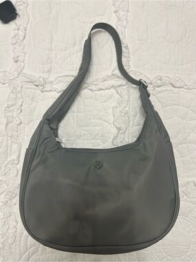 lululemon City Essentials Shoulder Bag 4L in grey/sage - stained